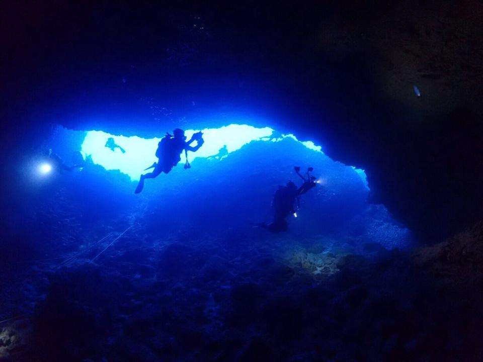 沖繩青之洞 藍色海底洞窟