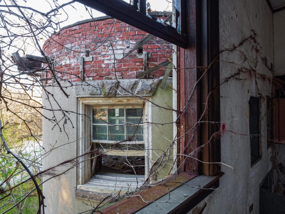 Richard Lewis_McNeal Mansion_3rd Window View