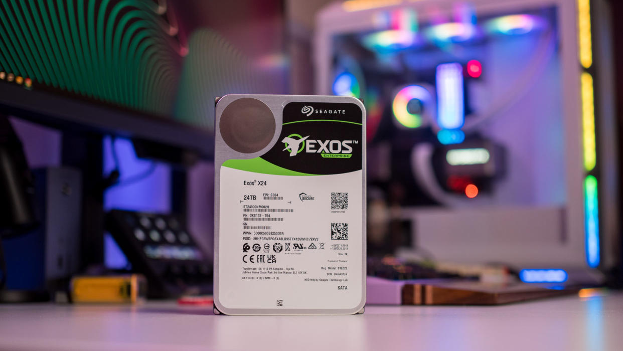  Seagate Exos X24 24TB HDD review. 