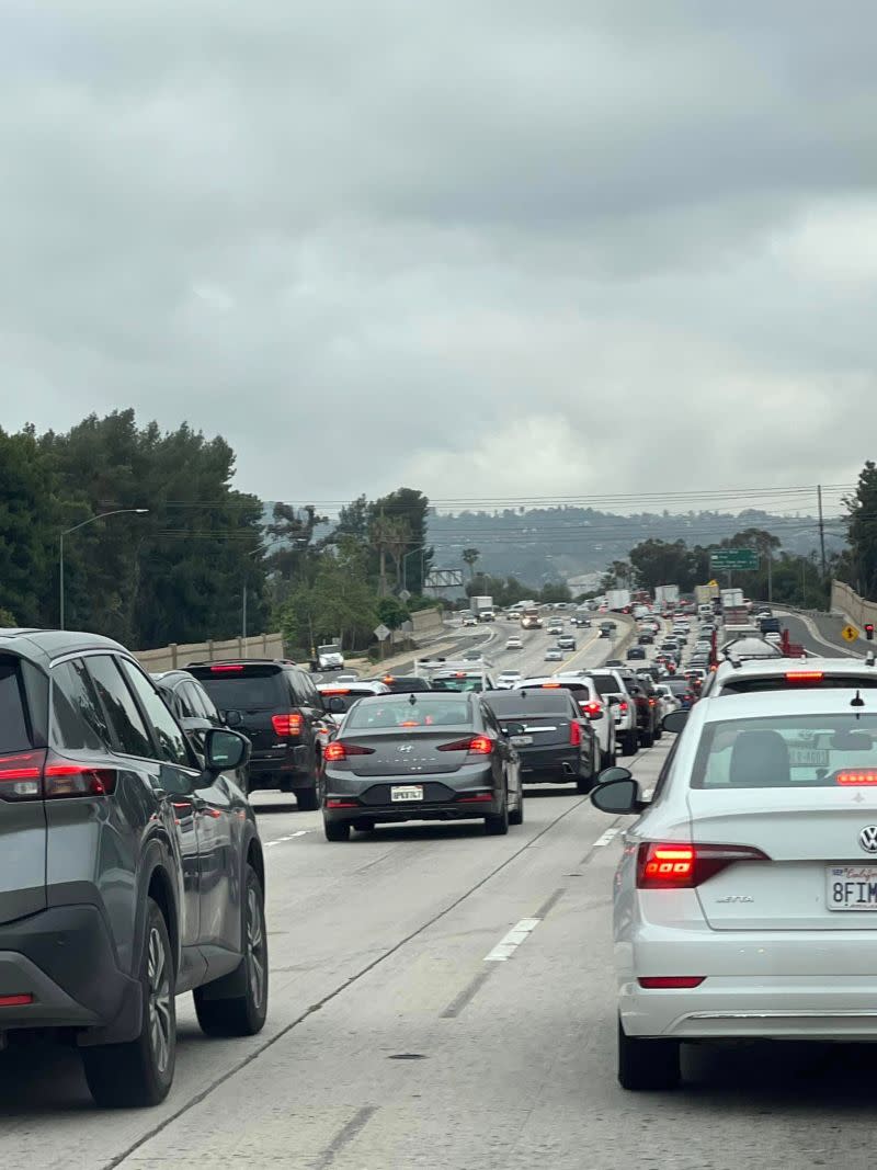 ▲陶子貼出洛杉磯高速公路塞車景況。（圖／翻攝自陶晶瑩臉書）