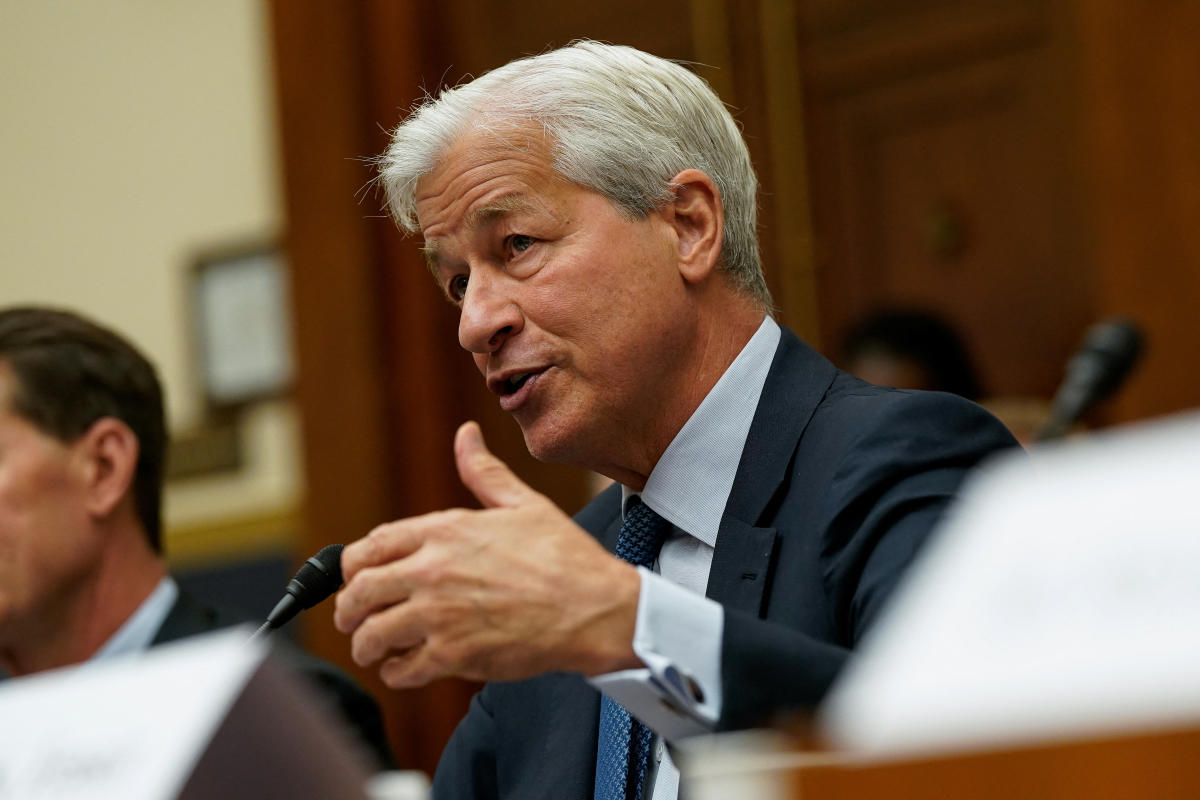 Jamie Dimon to reduce his JPM stake in first share sale as boss