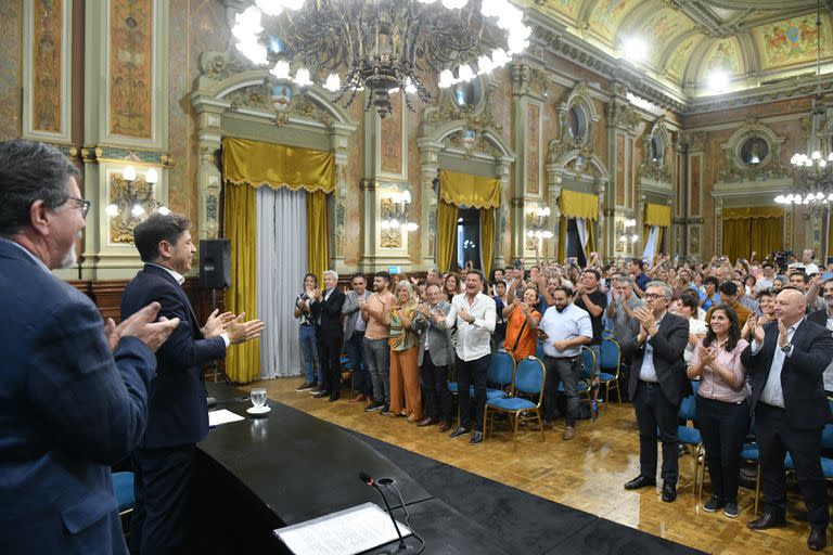 El gobernador anunció la distribución de fondos para reparar escuelas bonaerenses en un acto con consejeros escolares provinciales