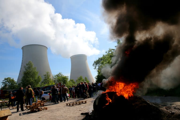 Workers block access to the nuclear power plant of Nogent-sur-Seine on May 26, 2016, during a protest against controversial labour reforms