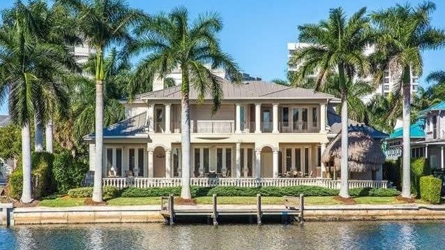 Boat dock and backyard of the Florida home Larry Bird has had on the market since 2013
