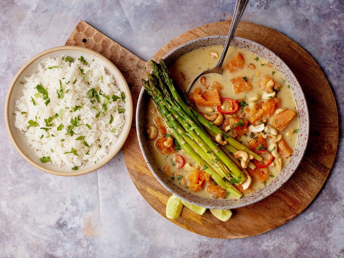 Vegan Thai green curry: easy to make and full of refreshing flavours  (Maple from Canada)