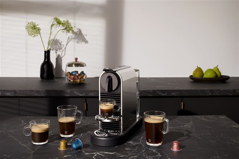新款高階咖啡機CitiZ Platinum外型時尚，搭載多種咖啡杯量，適合追求生活品味與便利的都會人士。（圖／品牌業者提供）