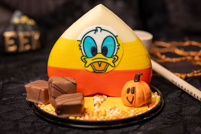 <p>Disney</p> Donald Candy Corn-Chocolate Piñata