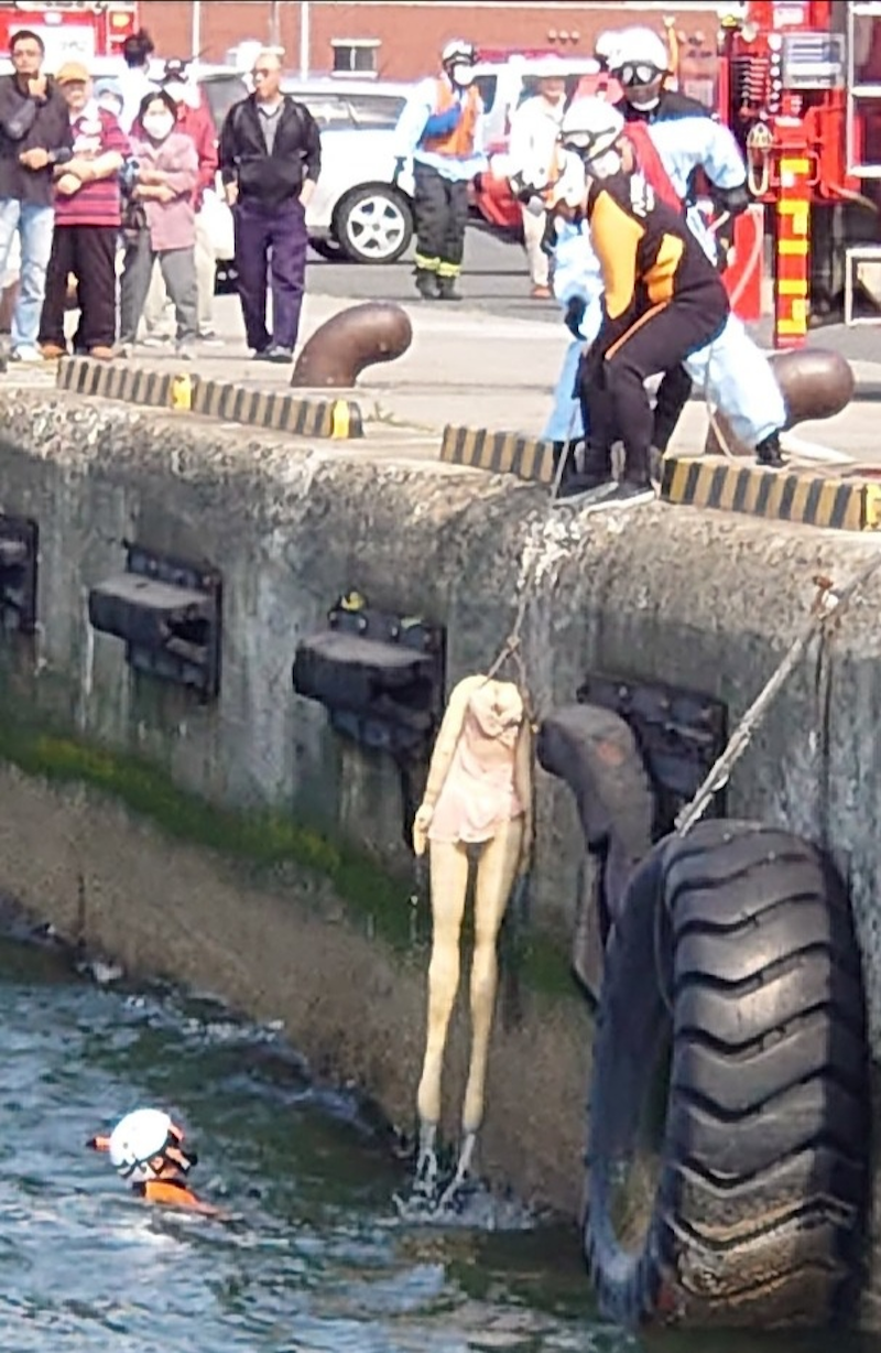 Rescuers were summoned to rescue a sex doll that was thrown into the sea at Hachinohe, Japan. — Photo via Twitter/ @VoW_wheeeeeeeee