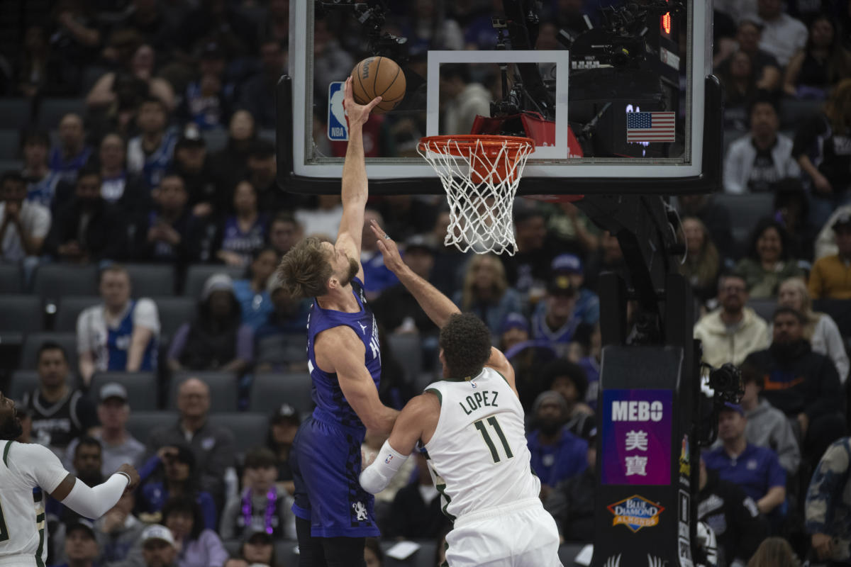 Bucks don't have Antetokounmpo but still beat Clippers 113-106 for