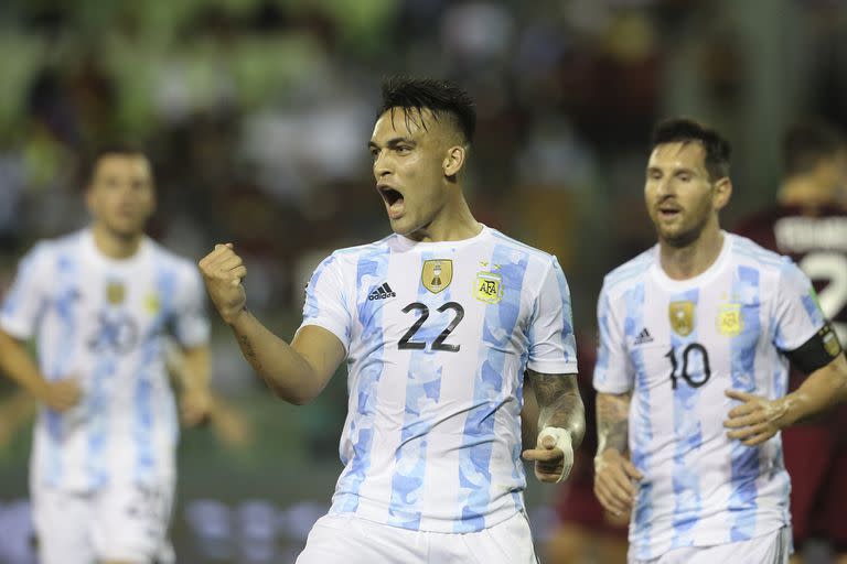 Festeja Lautaro Martínez, que convirtió 21 goles en el ciclo Scaloni y tendrá su primera experiencia en un Mundial; con la selección, el Toro jugó la Copa del Mundo Sub 20 de 2017 en Corea del Sur