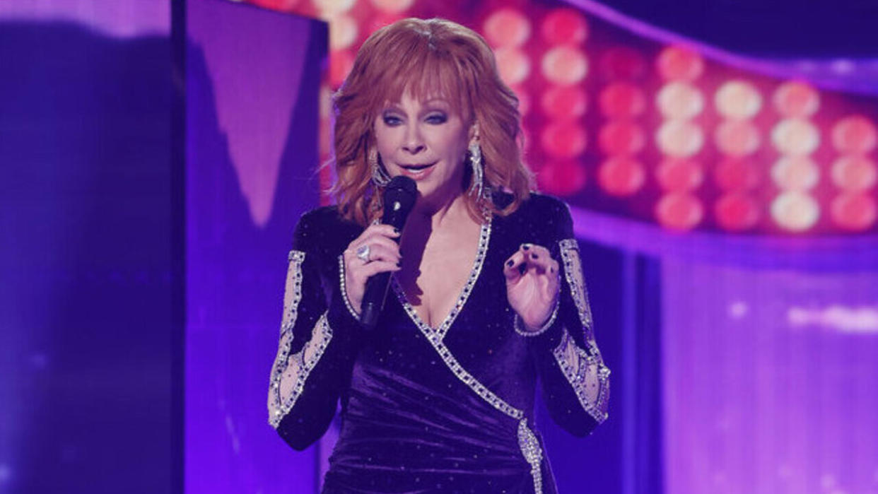  Reba McEntire performing on America's Got Talent Season 18. 