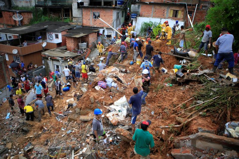 ▲菲律賓因連日暴雨造成南部民答那峨Davao de Oro省發生土石流。（示意圖／美聯社／達志影像）