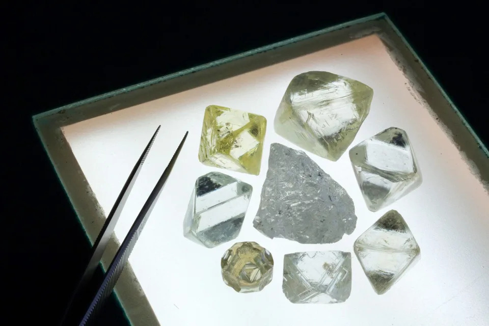 De Beers slashes diamond sales to tackle gemstone market glut - MarketWatch