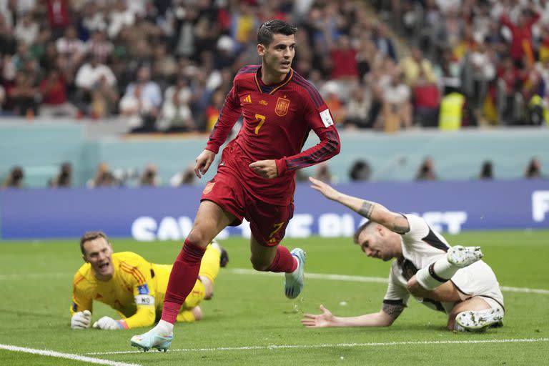 Álvaro Morata celebra tras anotar el primer gol de España ante Alemania en el partido por el Grupo E del Mundial Qatar 2022