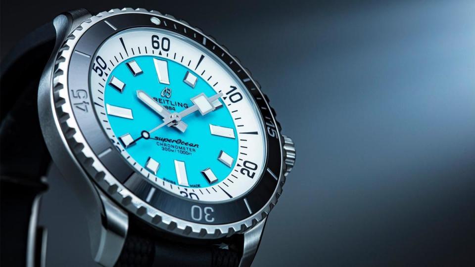 Superocean Automatic 44｜錶徑44mm／不鏽鋼材質／時、分、秒指示／百年靈17型自動上鏈機芯／防水300米／定價NT$140,000