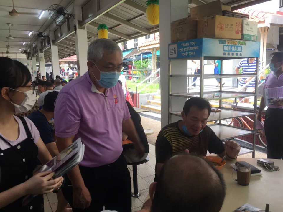 People's Power Party founder Goh Meng Seng meeting residents at MacPherson Market & Food Centre on Saturday morning (27 June). (Photo: Christalle Tay/Yahoo News Singapore)