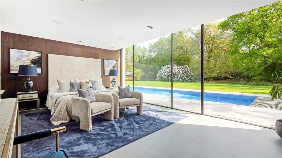 The house has five bedrooms and floor-to-ceiling glass (Zoopla)