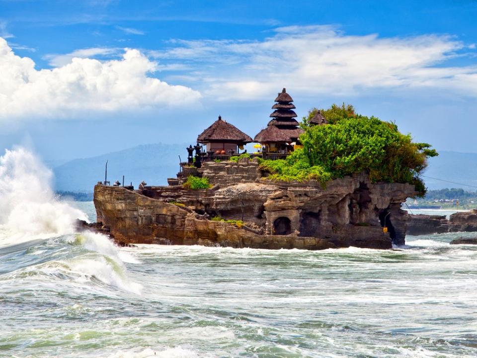 "Pura Tanah Lot" liegt vor der Küste Balis. (Bild: Aleksandar Todorovic/Shutterstock.com)