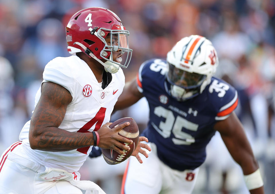 AUBURN, ALABAMA - NOVEMBER 25: Jalen Milroe #4 of the Alabama Crimson Tide rushes against the Auburn Tigers during the first quarter at Jordan-Hare Stadium on November 25, 2023 in Auburn, Alabama. (Photo by Kevin C. Cox/Getty Images)