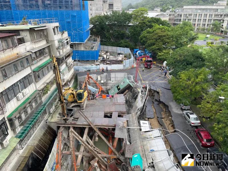 ▲台北市中山區大直街一處新建工程「基泰大直」7日發生工安事故，造成整排民宅嚴重龜裂傾斜，並由明台產險承保，其中鄰損最高理賠只有1000萬元。（圖／記者陳明中攝 , 2023.09.08）