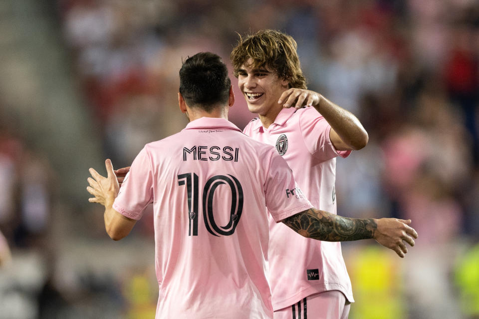 Benjamin Cremaschi y Lionel Messi festejan en el partido del Inter Miami ante New York RB. (Stephen Nadler/ISI Photos/Getty Images)