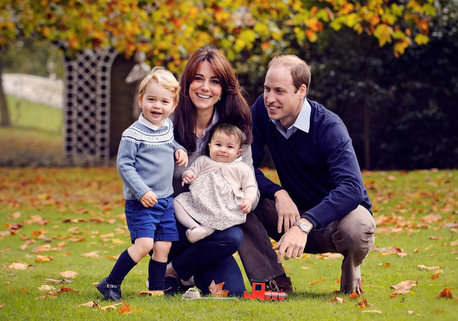 Prince George was in fine form in a 2015 Christmas message that Kensington Palace shared. He’s already wearing collared shirts under sweaters just like dad! (Photo: Instagram)