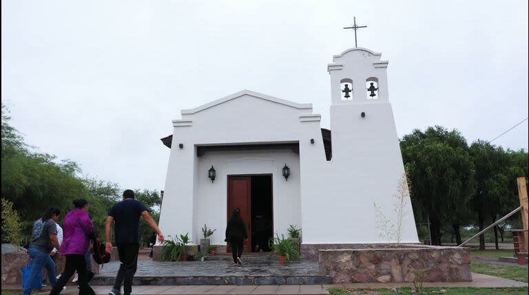 “La idea es que la gente pueda hacer el camino rezando, acompañado por estas imágenes y oraciones