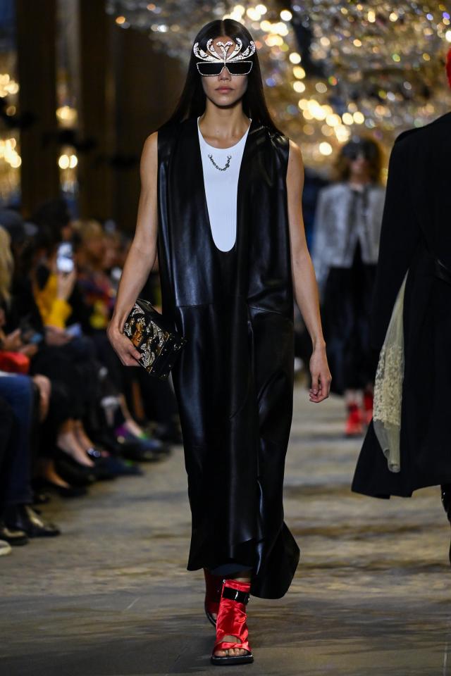 Louis Vuitton Spring 2022 Look 34, 23 Things to Know About Louis Vuitton's  Over-the-Top Spring 2022 Show