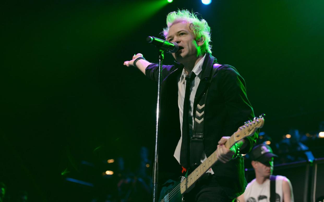 Sänger Deryck Whibley ist seit der Gründung von Sum 41 im Jahr 1996 Teil der Band. Nun gaben die kanadischen Punkrocker deren Auflösung bekannt. (Bild: Duane Prokop / Getty Images)