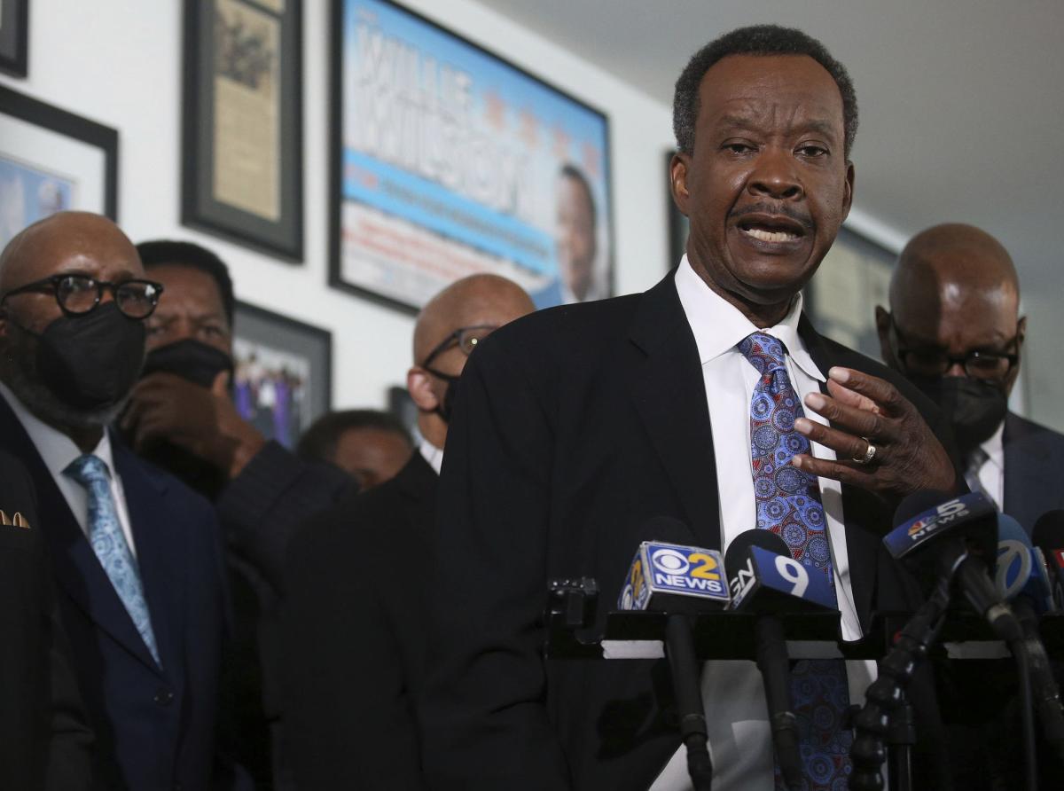 Chicago businessman Willie Wilson announces he's running for mayor