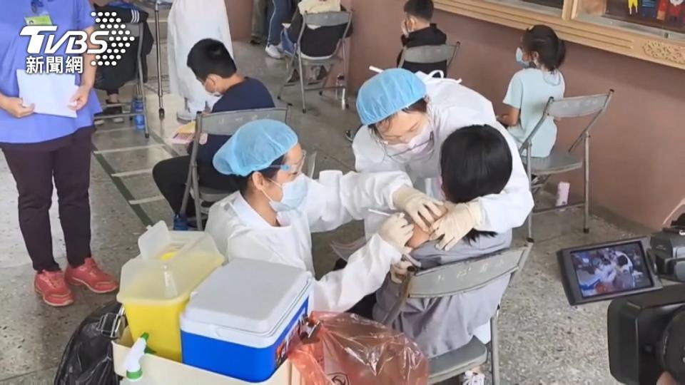 醫生呼籲家長帶孩子施打腸病毒疫苗，預防感染。（示意圖，與本文無關／TVBS）