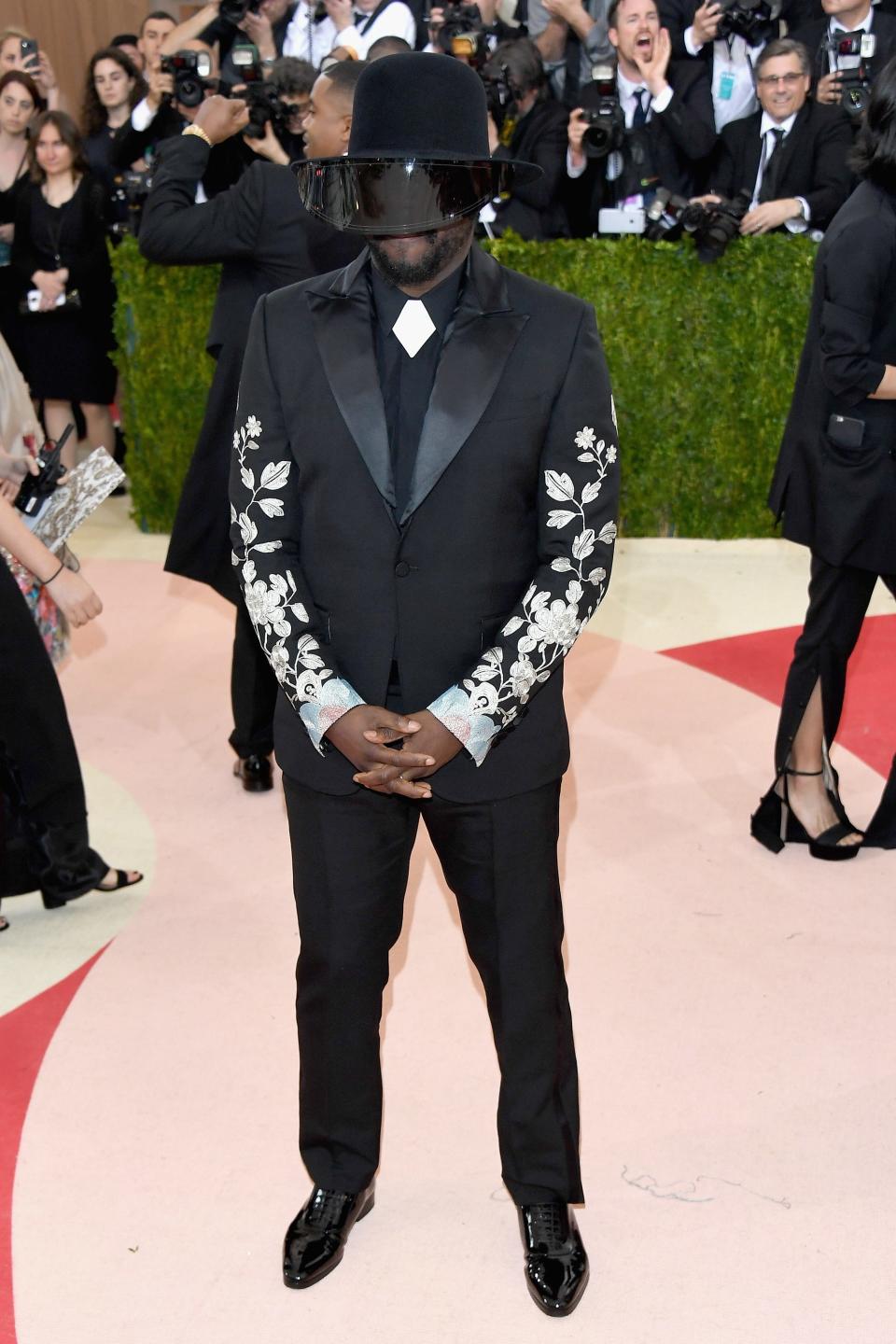 Will.i.am wears a hat and visor to the 2016 Met Gala.