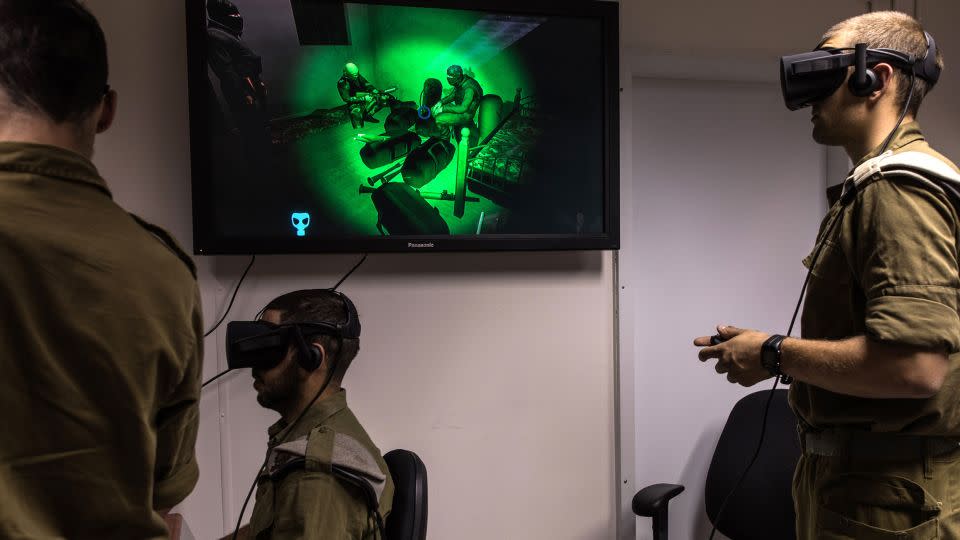 Israeli special combat soldiers conduct a training exercise using virtual reality battlefield technology to simulate Hamas tunnels leading from Gaza to Israel at an Israeli Army base in Petach Tikva in April 2017. - Rina Castelnuovo/Bloomerg/Getty Images/File