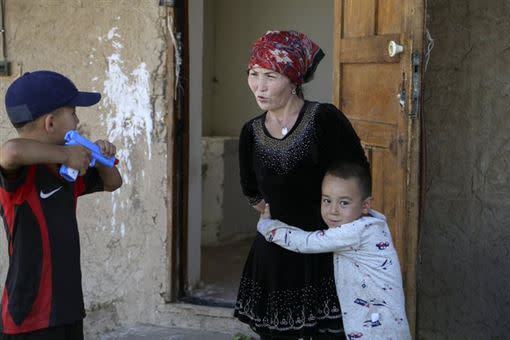 中共正對維吾爾婦女進行強制絕育、節育。（圖／翻攝自推特）