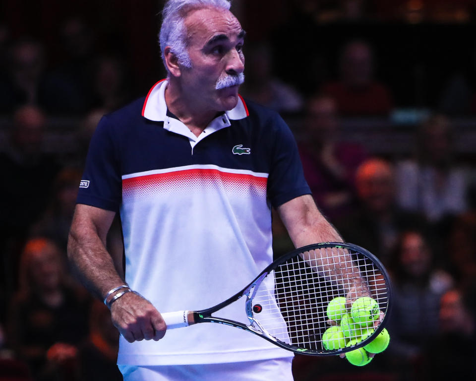 Mansour Bahrami jugando un partido de exhibición en Londres en 2019. (Foto: MWE / Getty Images).