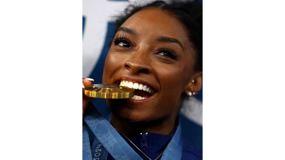 Simone Biles shows off her tooth gems at the Olympics