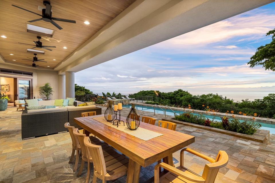 The living room inside of 877 Keaolani Drive in Kailua Kona, Hawaii