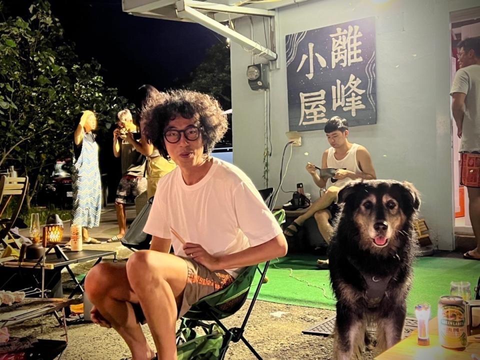 馬念先的愛犬「馬露」，是一隻可以為自閉孩童與老人提供陪伴服務的狗醫生。（馬念先工作室提供）