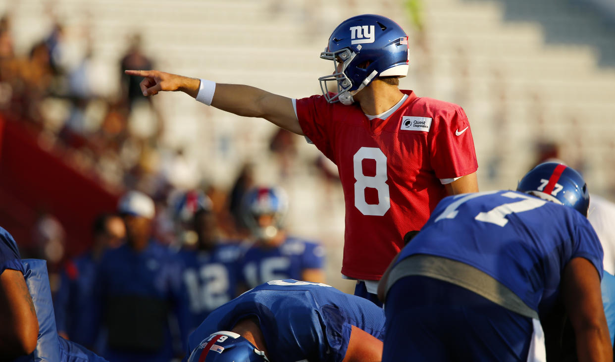 Quarterback Daniel Jones tries to lead the Giants to the playoffs. (AP Photo/John Munson)