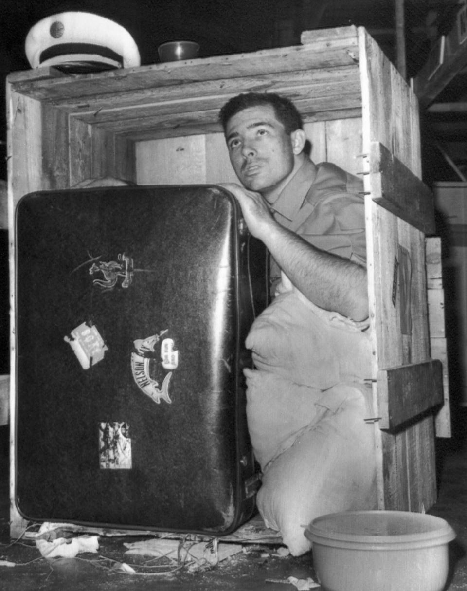 英國有一位75歲男子Brian Robson 1965年時將自己裝入木箱，從澳洲偷渡返家鄉。