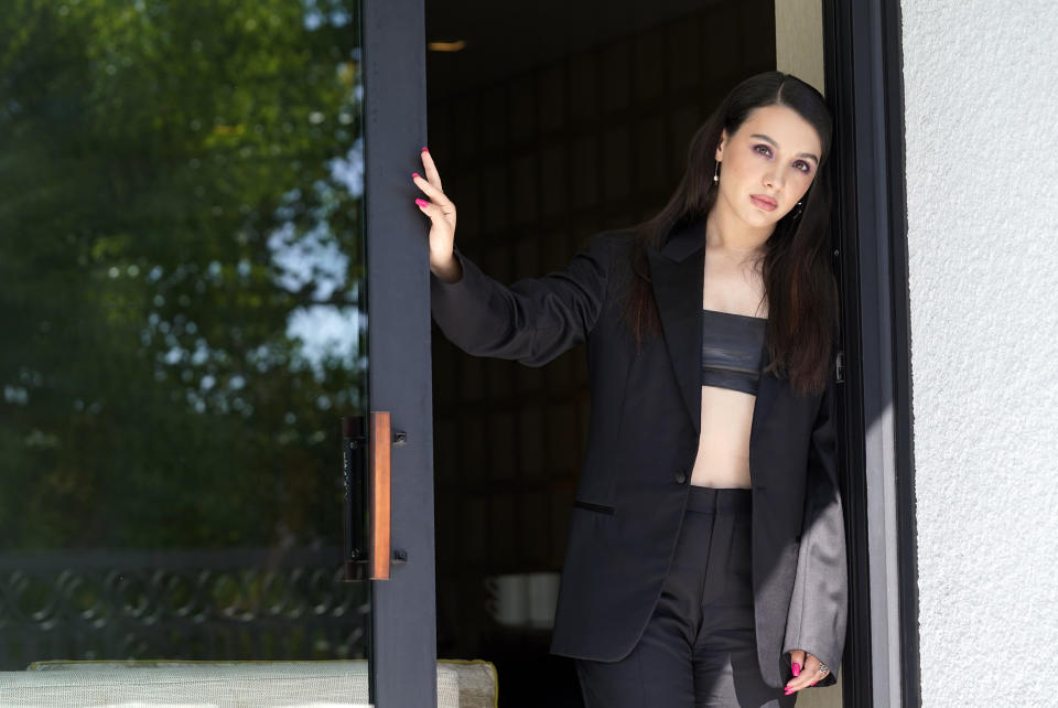 Hannah Marks, directora de la película "Don't Make Me Go", posa en el London Hotel en West Hollywood, California, el miércoles 29 de junio de 2022. (Foto AP/Chris Pizzello)