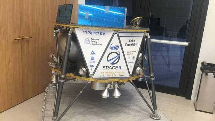 Der Unternehmer Morris Kahn finanziert das 100 Millionen Dollar teure Projekt. Bei Israels erster Landung auf dem Mond ist auch die Bibel an Bord.