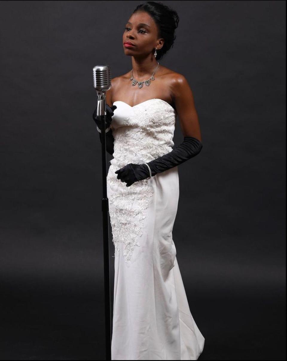 DaNiesha Carr stars as Billie Holiday in “Lady Day at Emerson’s Bar and Grill” at Venice Theatre.