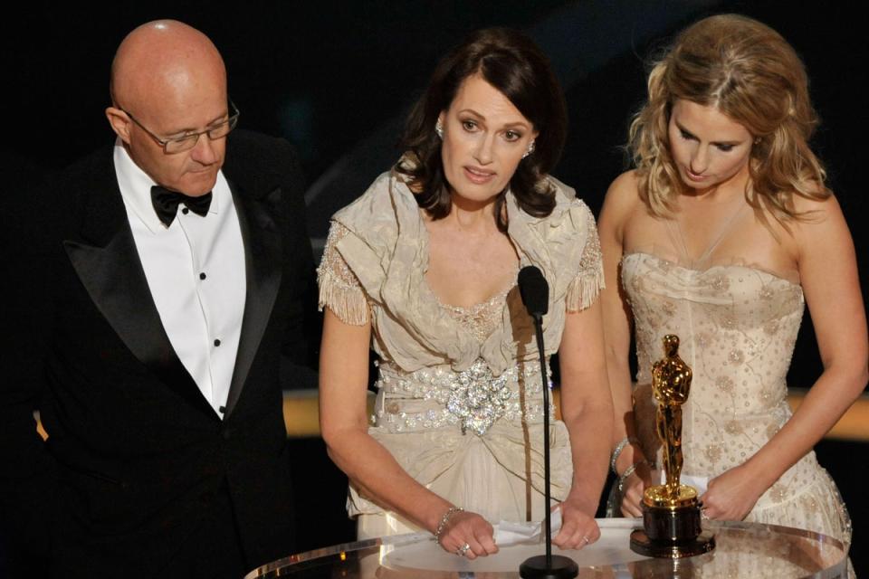 Heath Ledger’s father Kim, mother Sally and sister Kate accept his Oscar on his behalf at the 2009 Academy Awards (Getty)