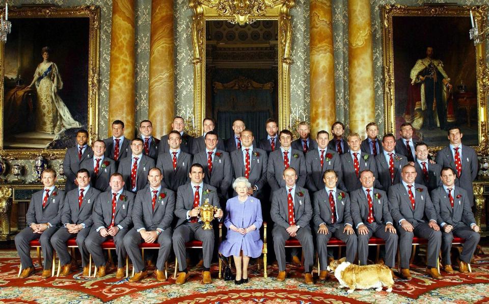 Queen Elizabeth II poses 08 December, 2003, with the England rugby squad at a reception at Buckingham Palace in London