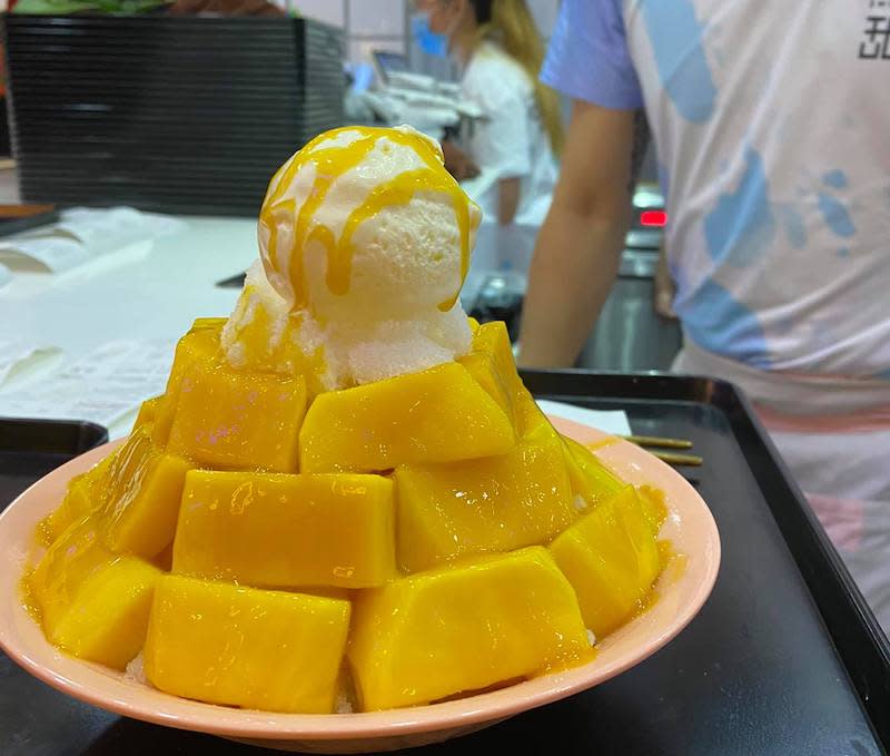 Close up of Smile Dessert's Mango Bingsu