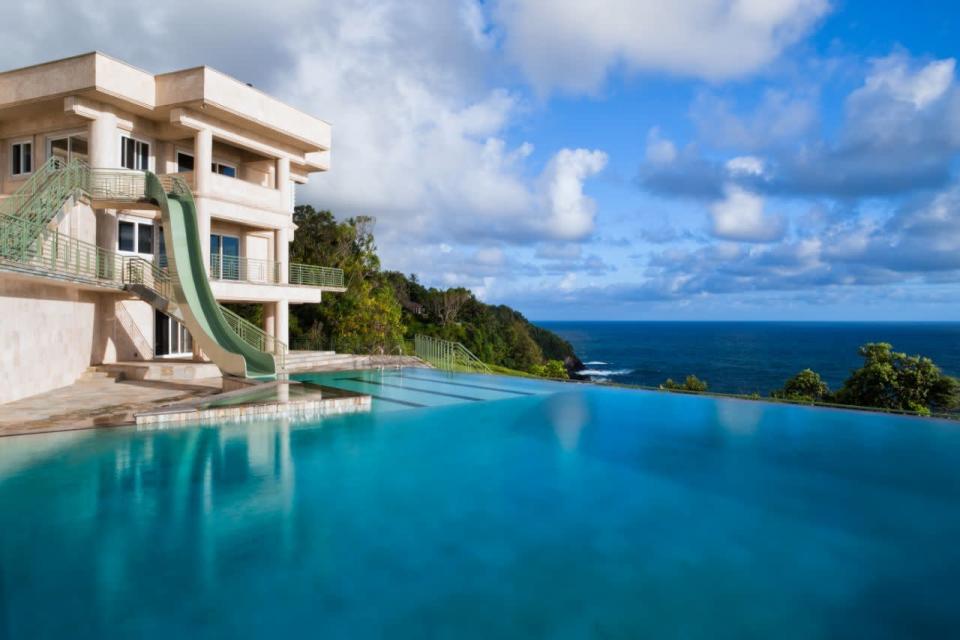 Hawaii’s Cliff-Top Waterfalling Estate