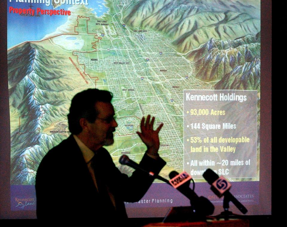 Peter Calthorpe speaks at a West Bench Planning Summit at the E Center on Dec. 7, 2005. | Laura Seitz, Deseret News