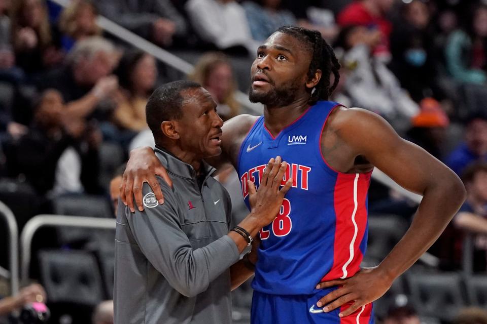 Detroit Pistons head coach Dwane Casey talks to center Isaiah Stewart (28) during the second half of an NBA basketball game against the New York Knicks, Sunday, March 27, 2022, in Detroit. (AP Photo/Carlos Osorio)