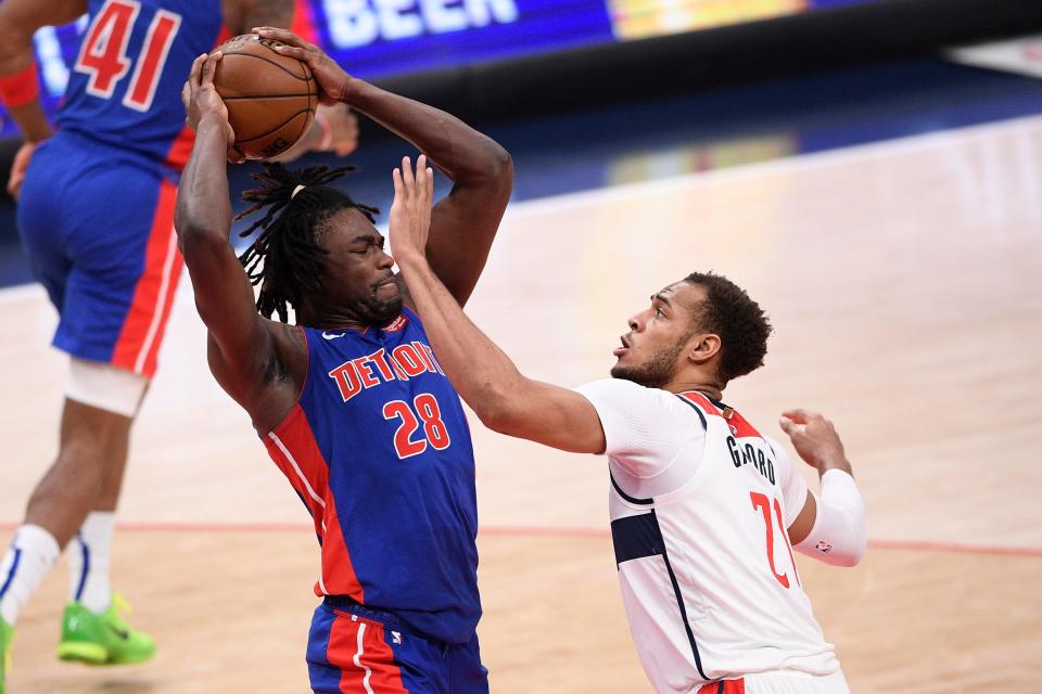 Detroit Pistons center Isaiah Stewart (28) keeps the ball away from Washington Wizards center Daniel Gafford (21) during the first half Saturday, April 17, 2021, at Capital One Arena in Washington.